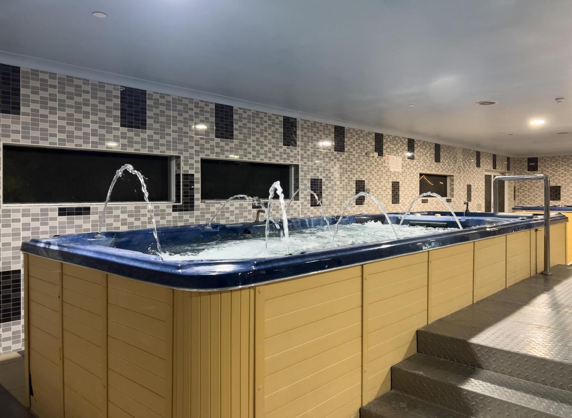 The Phoenix Artesian Spa Resort And Accommodation モーリー エクステリア 写真